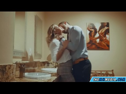 ❤️ Când o blondă cu sânii mari te seduce într-o toaletă publică at ro.sexygirlspics.ru ❌️❤
